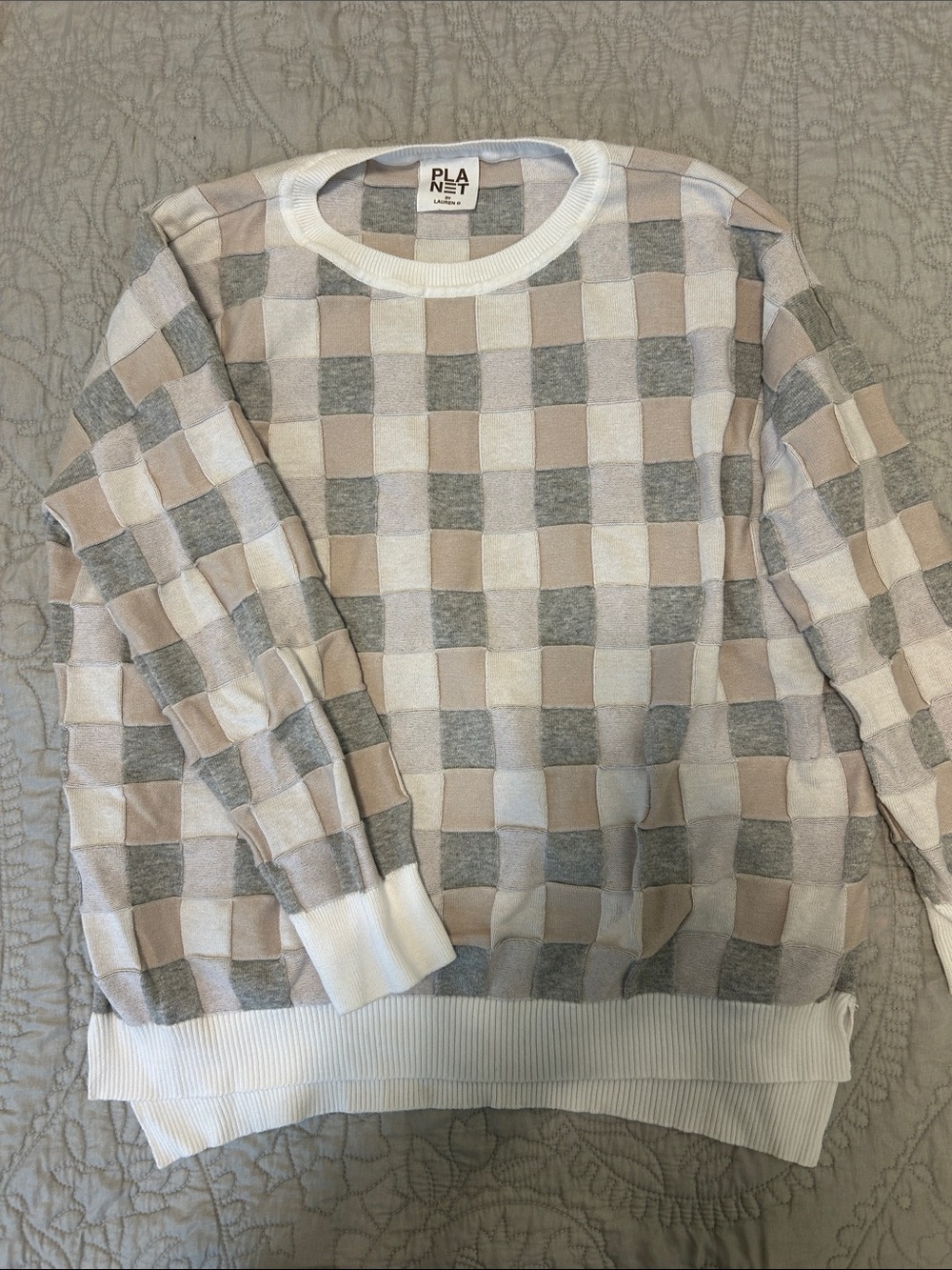 Planet by Lauren G Checkered Crewneck Sweater in Beige, Gray & White